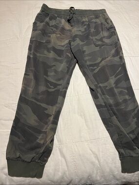 Splendid Green Camo Jogger Pants